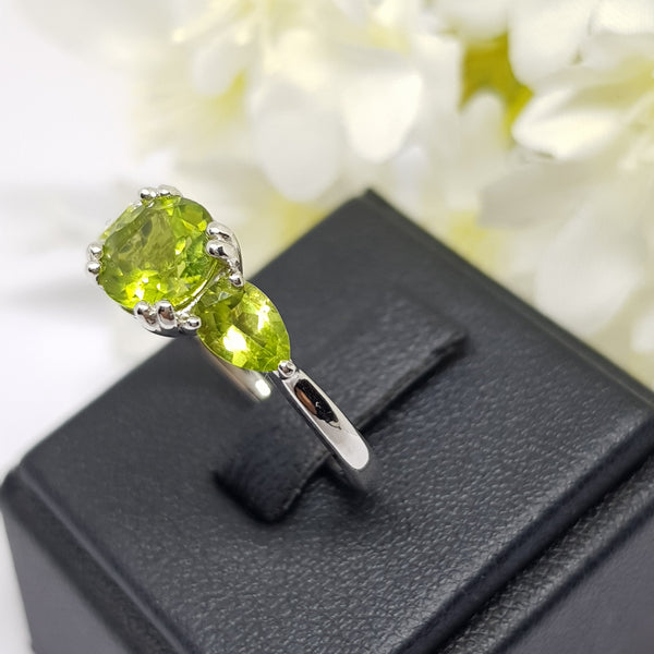 SR18467 : แหวนเงินแท้ 925 ฝัง Peridot