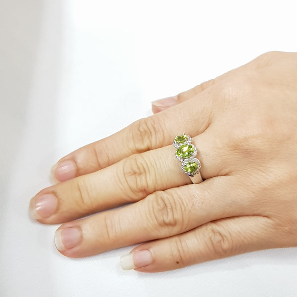 SR18445 : แหวนเงินแท้ 925 ฝัง Peridot