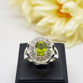 CM23 : แหวนเงินแท้ 925 ฝัง Peridot